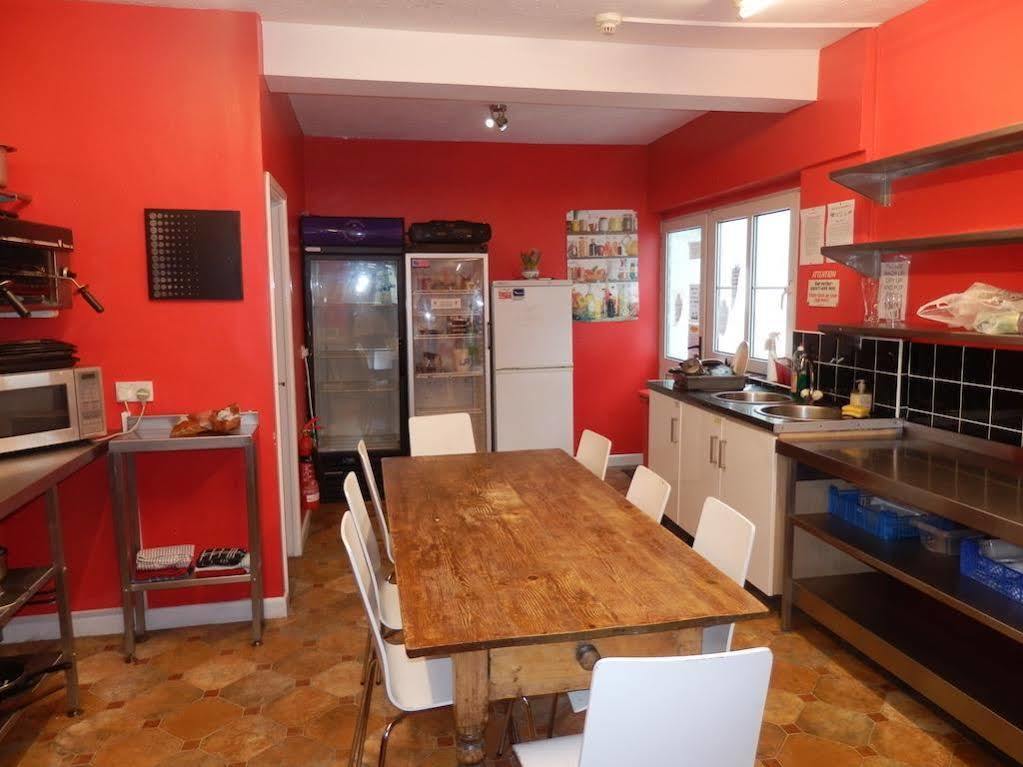 Ocean Backpackers Self-Catering Hostel Ilfracombe Exterior foto