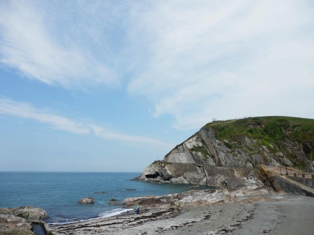 Ocean Backpackers Self-Catering Hostel Ilfracombe Exterior foto